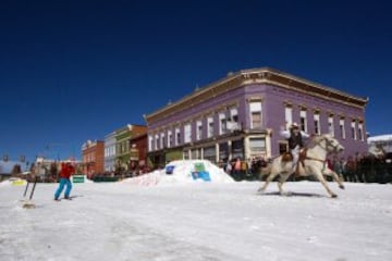 Este fin de semana se ha desarrollado en la calles de Leadville, Colorado; la 68 edición de la carrera anual de Skijoring 