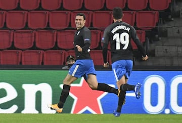 Jorge Molina celebr¨® el primer gol del conjunto granadino.