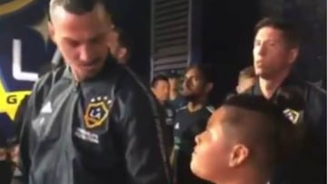 Zlatan Ibrahimovic se ha destacado por ser un gran personaje dentro y fuera de la cancha, y ahora hizo esto con un ni&ntilde;o.