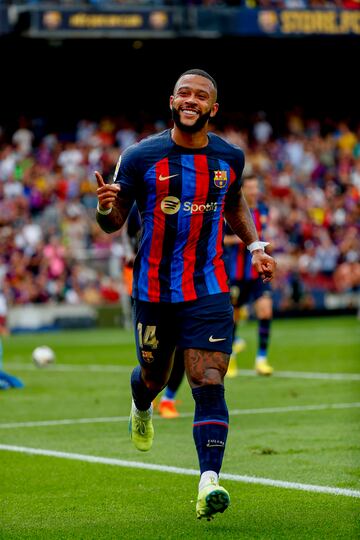 Memphis Depay celebra un gol von el Barça.
 
