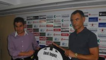 <b>DE ESTRENO. </b>El nuevo técnico, Javi López, pisó por primera vez el Cartagonova.