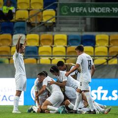 Israel juega la final de la Euro Sub-19 entre granjeros y surfistas