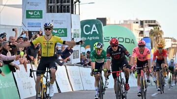 Wout van Aert logra la tercera etapa de la Vuelta al Algarve.