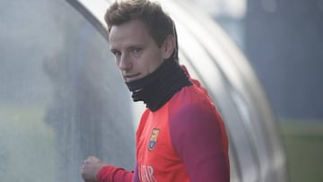 Rakitic, en un entrenamiento del Bar&ccedil;a.