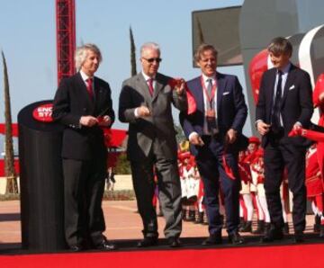 (De izquierda a derecha) El presidente de Port Aventura World, Arturo Mas Sardà; el hijo del fundador de Ferrari, Piero Ferrari; el presidente del comité ejecutivo de PortAventura World, Sergio Feder; y el 'chief brand office' de Ferrari, Luca Fuso durante la inauguración. 