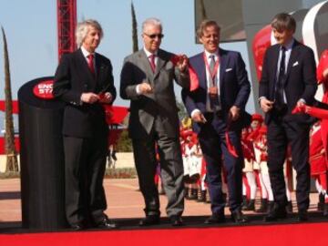 (De izquierda a derecha) El presidente de Port Aventura World, Arturo Mas Sardà; el hijo del fundador de Ferrari, Piero Ferrari; el presidente del comité ejecutivo de PortAventura World, Sergio Feder; y el 'chief brand office' de Ferrari, Luca Fuso durante la inauguración. 