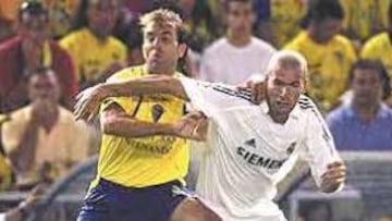<b>ROMBO.</b> Zidane estuvo dandolo todo en el esquema de Luxa, era la cúspide del rombo táctico.