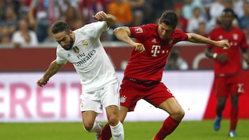Lewandowski pelea un balón con Carvajal