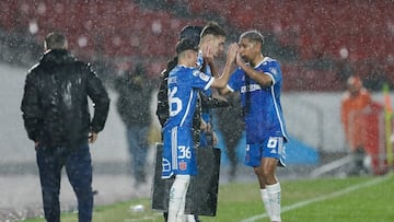 La U concreta un movimiento a horas del cierre del mercado