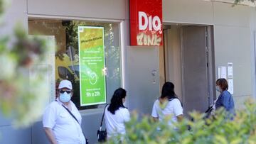 Imagen de la entrada a un supermercado DIA.