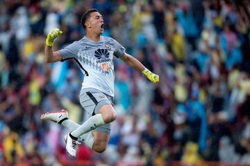 El portero argentino supo quitarse el peso de un bienquerido Moisés Muñoz y ha respondido con buenas actuaciones con el América. Suma sólo 8 goles en contra.