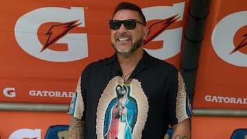 Antonio Mohamed  y su camisa de la Virgen de Guadalupe