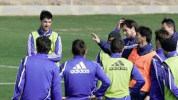 <b>SIN SECRETOS. </b>José Aurelio Gay ensayó ayer con el once titular frente al Racing a vista de todos.