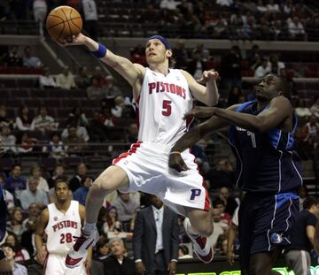 Otro miembro de la mejor camada de la historia del baloncesto argentino y uno de los pocos que sigue en activo. Tuvo poco protagonismo en la NBA, donde pasó por Charlotte Bobcats y Detroit Pistons antes de regresar a Europa, de la mano del Baskonia. Fue el mejor rookie de la Conferencia Este en marzo de 2007 y estuvo en el Segundo Mejor Quinteto de Rookies. Su primera temporada fue la mejor estadísticamente hablando (7,2 puntos por partido). De esta lista, es el que más tiempo ha jugador en el baloncesto argentino, donde se encuentra actualmente, jugando para el Atenas de Córdoba.