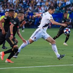 Zlatan picks up Player of the Week award following hat trick heroics