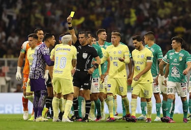 Veljko Paunovic fined for referee comments: what did the Chivas coach say?