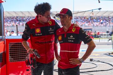 Mattia Binotto y Charles Leclerc. Paul Ricard, Francia. F1 2022.