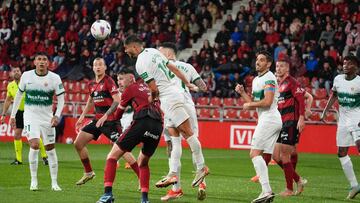 Un momento del partido entre Mirandés y Elche de la pasada temporada.