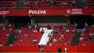 As&iacute; estaba la grada en el Trofeo Ciudad de Granada.