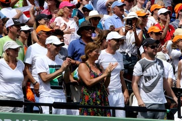 Una nueva final entre dos de las raquetas más fascinantes de todos los tiempos. Hoy ganó Federer bajo un sol de justicia en Miami. Nadal tuvo sus oportunidades de romper el servicio del suizo pero no lo consiguió. A pesar de eso, dejó una muy buena impresión. Veremos lo que pasa cuando llegue el momento de jugar en tierra batida. Aquí el resumen del partido en fotos.