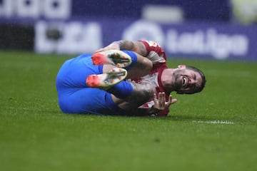 Rodrigo de Paul, se queja de un golpe.