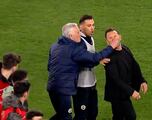 ¡Mourinho estruja la nariz al entrenador del Galatasaray!