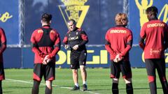 Entrenamiento del Cádiz, con Sergio al frente.