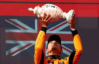 El piloto británico Lando Norris celebra la victoria. 