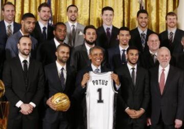 El presidente de los Estados Unidos, Barack Obama, recibió a los San Antonio Spurs como campeones de la NBA.