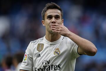 El lateral izquierdo madrileño se ha convertido en el último jugador que vestirá la camiseta del Real Madrid y del Tottenham. Tras su paso por el Sevilla, el club inglés, entrenado por José Mourinho, ha incorporado a la joven promesa a sus filas.