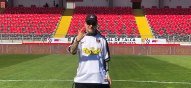 De la música a ser el 'amuleto' de Colo Colo: "Lo hago con el amor de un hincha"