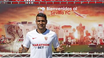 14/08/19  PRESETNACION RONY LOPEZ COMO NUEVO JUGADOR DEL SEVILLA 