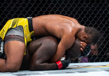 Jailton Almeida holds Jairzinho Rozenstruik in Charlotte.