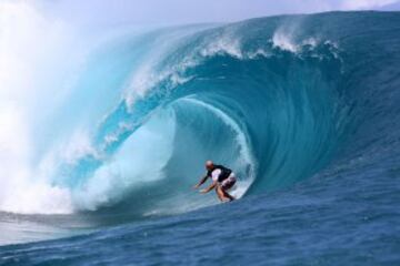 Se está rodando en Teahupoo el remake del clásico de 1991 'Point Break' o más conocido en España como 'Le llaman Bodhi'. La película de acción estadounidense está siendo dirigida por Ericson Core y protagonizada por Edgar Ramírez, Luke Bracey, Teresa Palmer y Ray Winstone. En la imagen el surfista Doug Young.