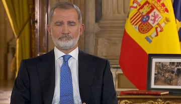 Felipe VI cierra la boca con fuerza durante su discurso