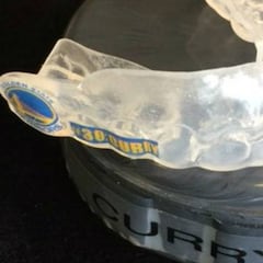 'Currymanía': ¿5.000 dólares por un protector bucal usado?