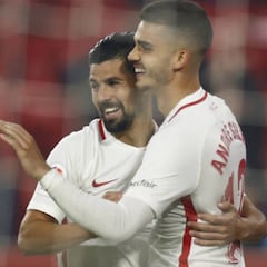 El Sevilla pasa sufriendo por su falta de puntería