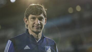 Roberto Ovelar antes de un partido con Millonarios.