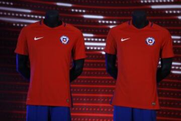 Presentacion de la nueva Camiseta Centenario de Nike que sera ocupada en la Copa America de Estados Unidos.en el domo de Juan Pinto Duran.
Paul Plaza/ Photosport.