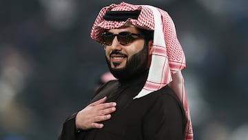 Turki Al Sheikh responde a Canelo: “Yo no soy el que tiene miedo a Benavidez o Crawford”