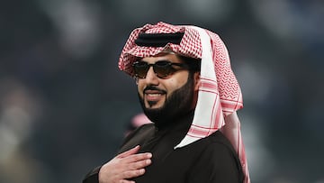 Turki Al Sheikh responde a Canelo: “Yo no soy el que tiene miedo a Benavidez o Crawford”