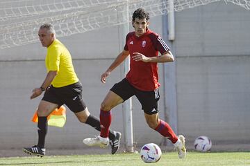 Vallejo controla un balón.