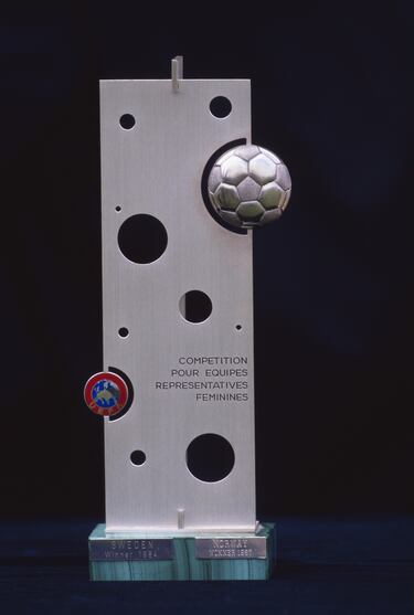 En esta edición sí que se jugaron los partidos en dos tiempos de 45 minutos cada uno. Otra de las novedades fue que para esta ocasión sí que hubo sede para la fase final y fue en Noruega, en Oslo. La final se jugó en el Ullevaal Stadion, donde era la antigua casa del Valerenga Oslo IF, que juega en la Eliteserien, pero act ualmente es el estadio de la selección de Noruega, la anfitriona que venció en la final a Suecia por 2-1, con un doblete de Trude Stendal. La delantera nórdica fue la máxima goleadora de la competición en la fase final. El país anfitrión no había ganado un torneo internación desde que la Federación Noruega fuese fundada en 1902. El balón de oro este año fue para la mediocampista noruega Heidi Store.