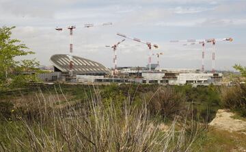 A step by step look at how the old La Peineta stadium gradually transformed into Atletico Madrid's new impressive looking Wanda Metropolitano stadium.