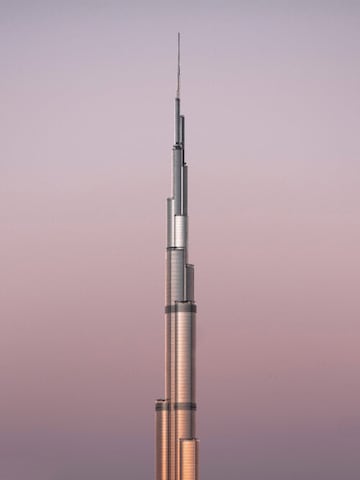 El Burj Khalifa, el edificio que guarda el récord del salto BASE más alto de la historia desde un edificio, conseguido por el recientemente fallecido Vince Reffet.