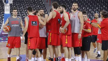GRA338. CLUJ, 30/08/2017.- Los jugadores de la selección española de baloncesto durante el entrenamiento llevado a cabo hoy en el pabellón Cluj Napoca de Rumania, para preparar el Eurobasket. España se enfrentará a Montenegro el próximo viernes en el partido de la primera fase del campeonato. EFE/Juan Carlos Hidalgo
PUBLICADA 31/08/17 NA MA28 2COL
PUBLICADA 31/08/17 NA MA01 1COL