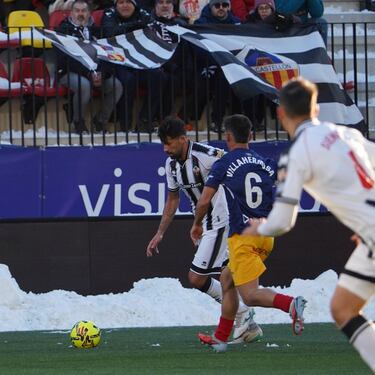 Aunque es central, este fin de semana se permitió el lujo de anotar un gol de extremo puro. Tiró dos regates ante Sergio Molina y Gael Alonso, demostrando gran juego de piernas; antes de marcar con pierna derecha.