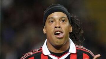 <b>AGRADECIDO.</b> Ronaldinho ha elogiado el trabajo de Leonardo como técnico del Milan.