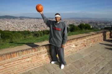 Iverson visita Barcelona en 2006 en la gira de pretemporada de la NBA. Es el gran reclamo de los Sixers en la Ciudad Condal.