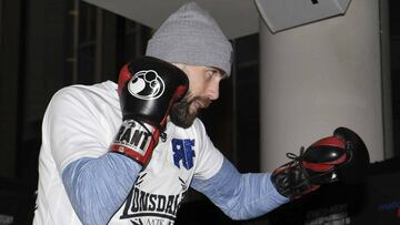 Los m&uacute;sicos distraen al brit&aacute;nico en su entrenamiento p&uacute;blico en el Madison Square Garden; &ldquo;Canelo&rdquo; se deja querer por sus aficionados en Estados Unidos